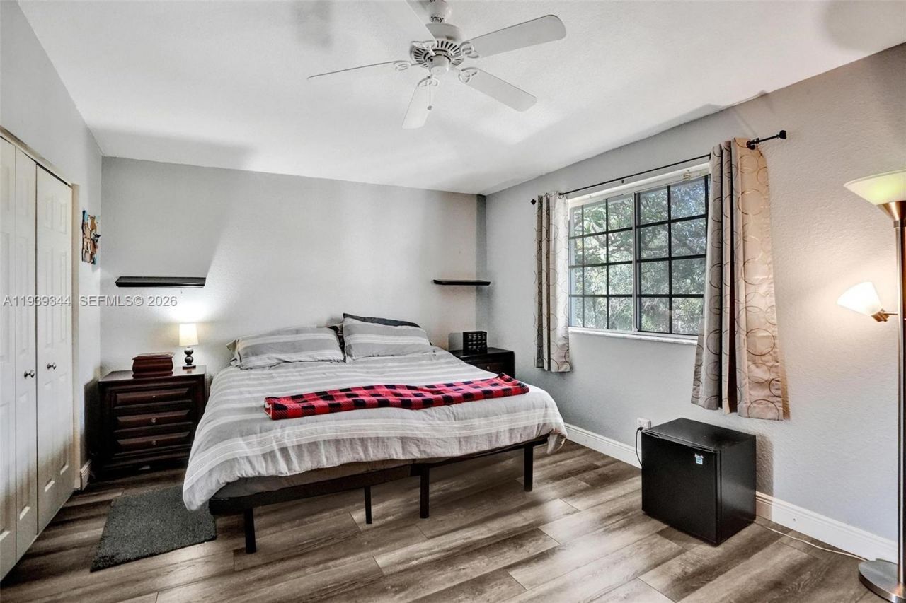 9175 NW 40th Pl, Sunrise, FL 33351 Photo