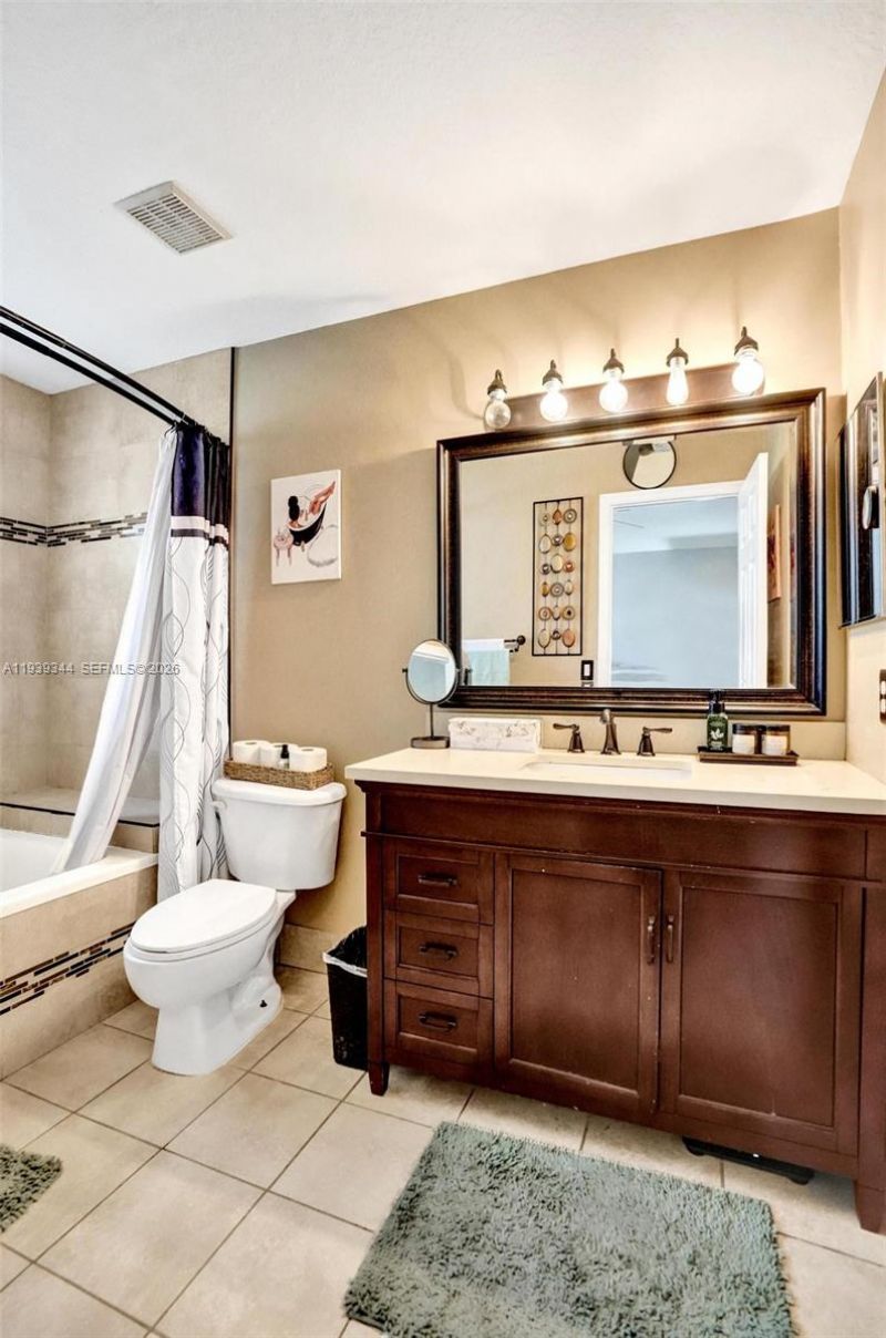 9175 NW 40th Pl, Sunrise, FL 33351 Photo