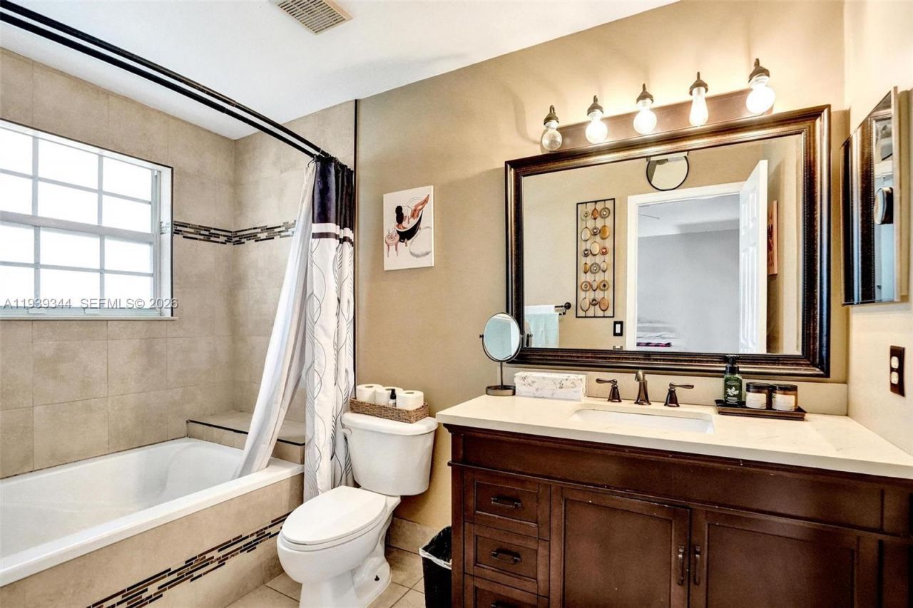 9175 NW 40th Pl, Sunrise, FL 33351 Photo