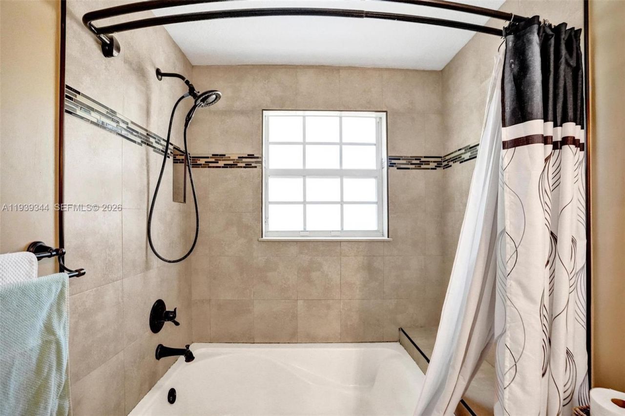 9175 NW 40th Pl, Sunrise, FL 33351 Photo