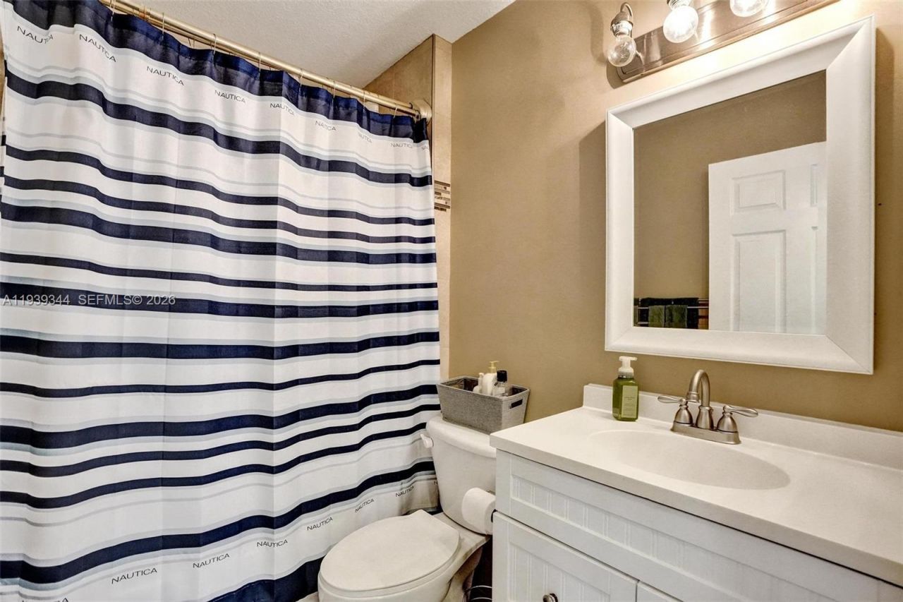 9175 NW 40th Pl, Sunrise, FL 33351 Photo