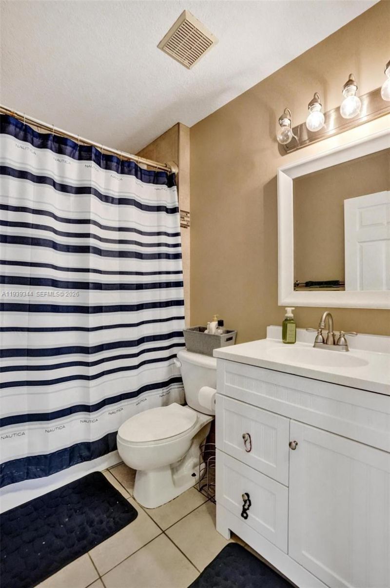 9175 NW 40th Pl, Sunrise, FL 33351 Photo