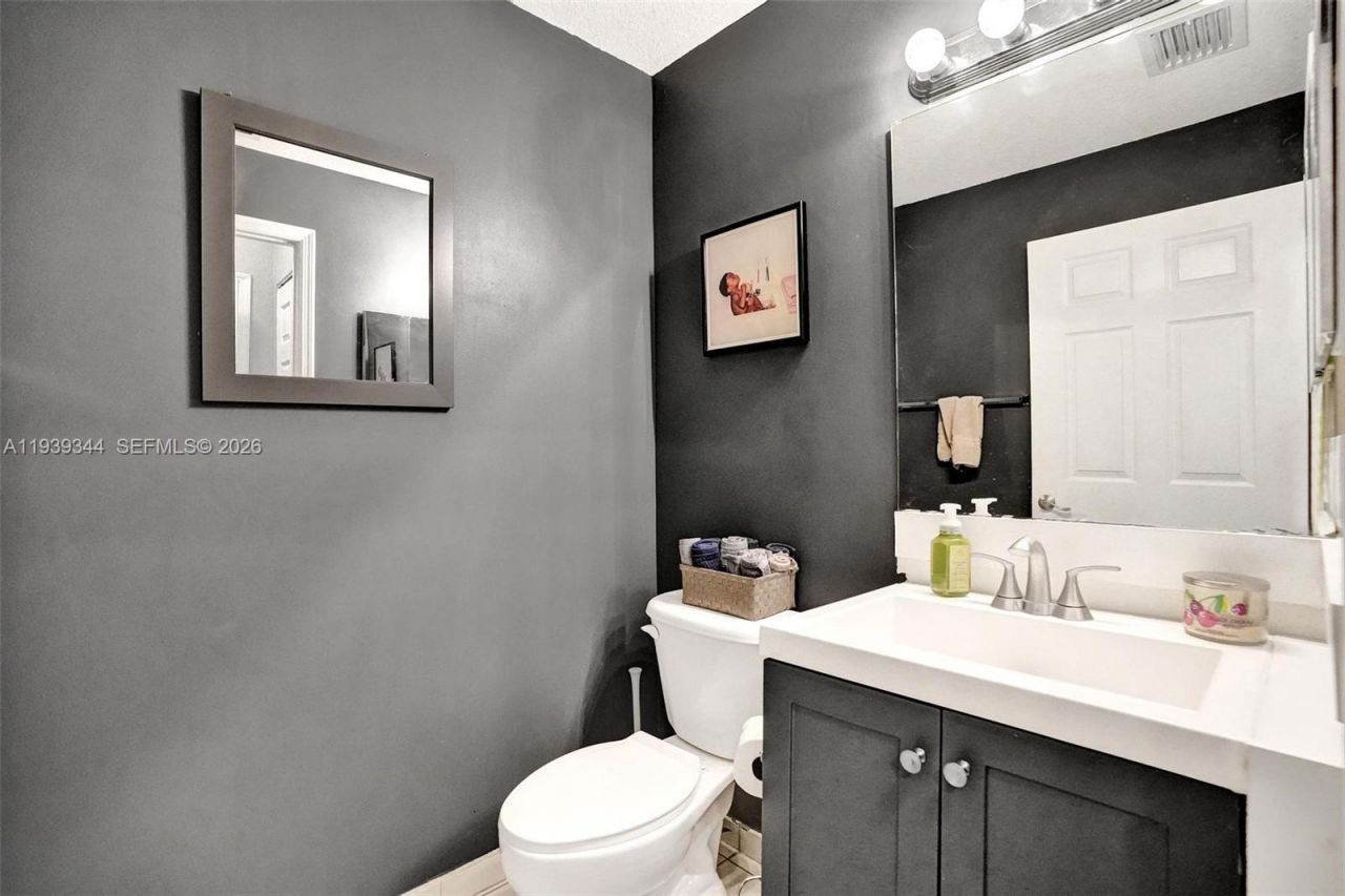 9175 NW 40th Pl, Sunrise, FL 33351 Photo