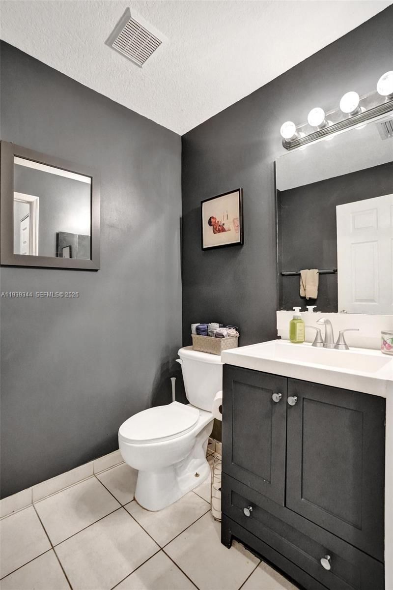 9175 NW 40th Pl, Sunrise, FL 33351 Photo