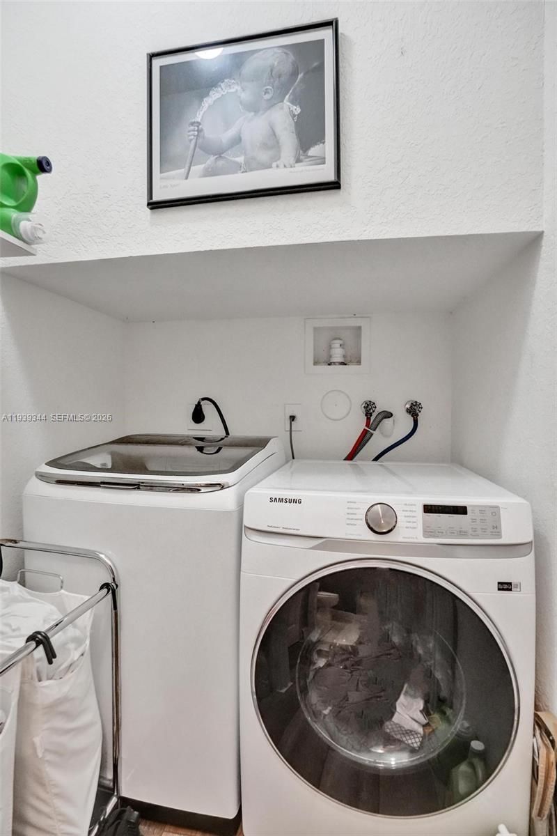 9175 NW 40th Pl, Sunrise, FL 33351 Photo