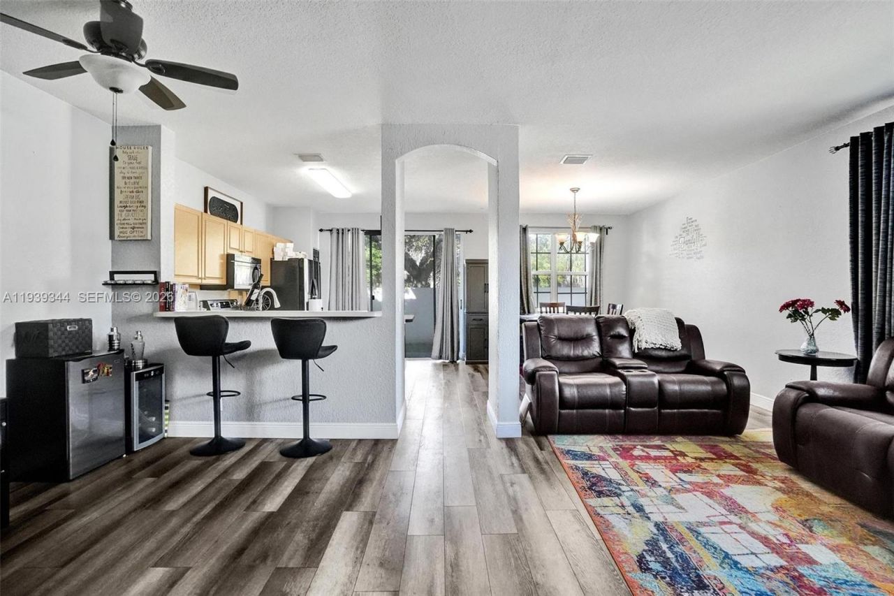 9175 NW 40th Pl, Sunrise, FL 33351 Photo