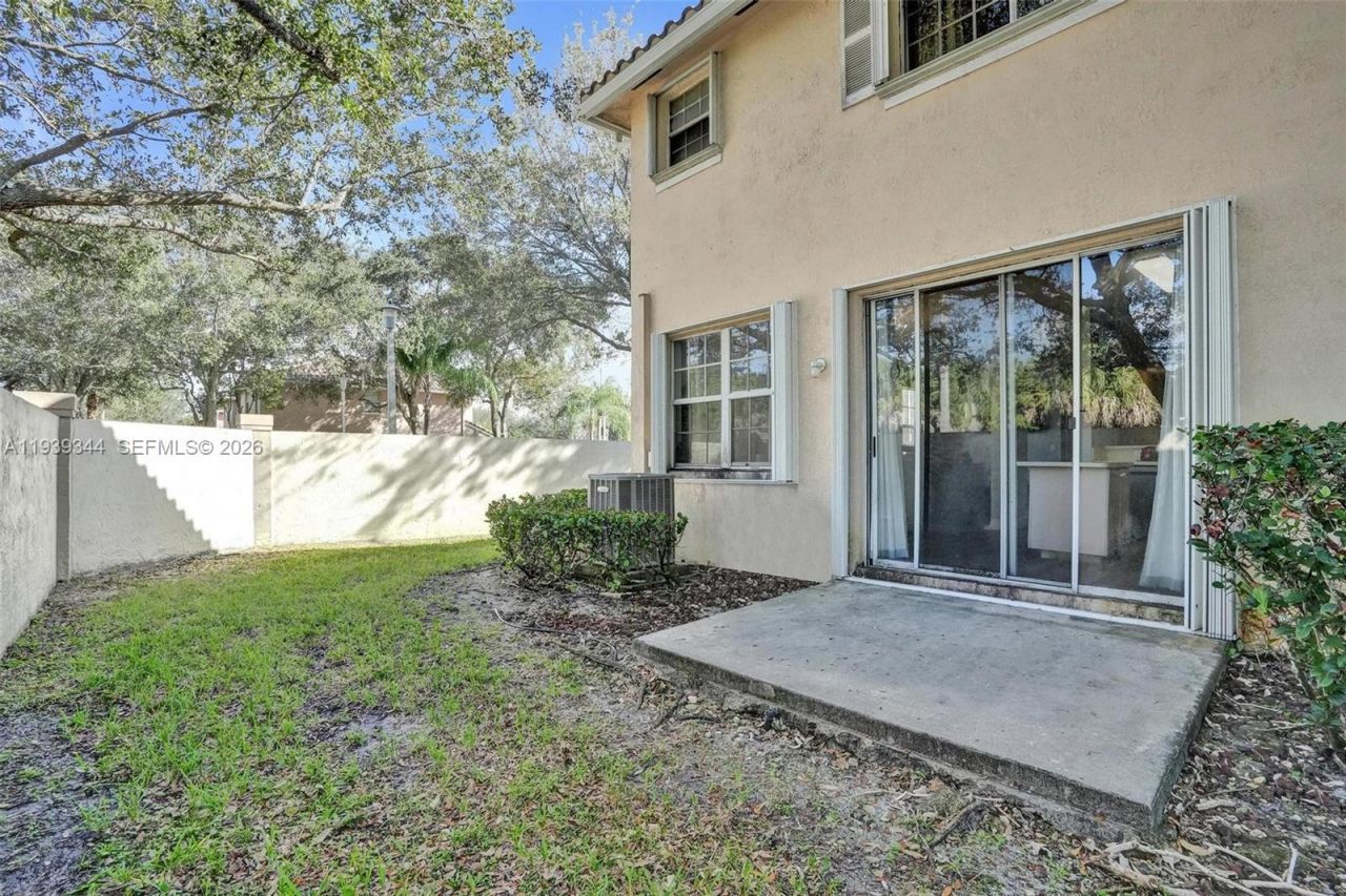 9175 NW 40th Pl, Sunrise, FL 33351 Photo