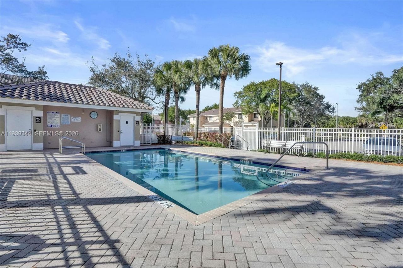 9175 NW 40th Pl, Sunrise, FL 33351 Photo