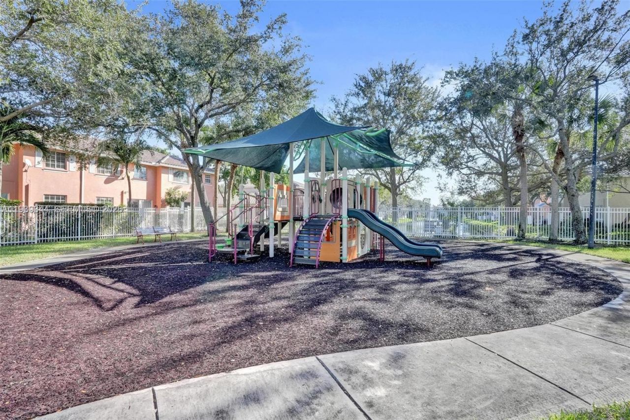 9175 NW 40th Pl, Sunrise, FL 33351 Photo