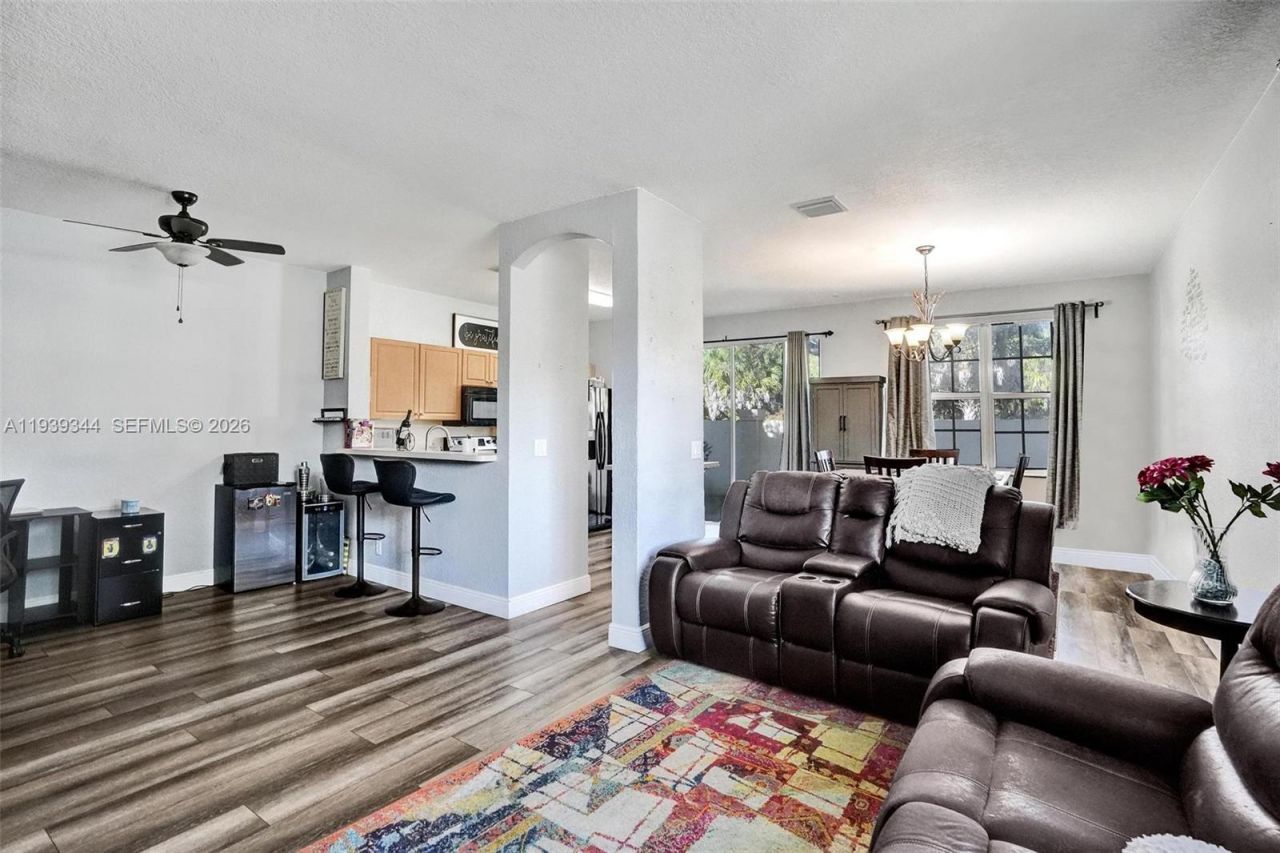 9175 NW 40th Pl, Sunrise, FL 33351 Photo