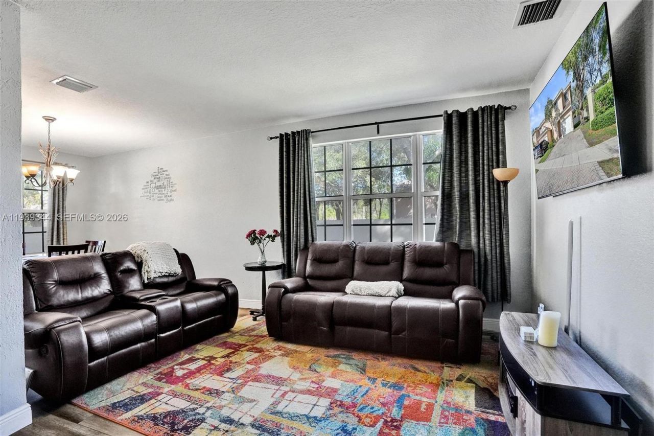 9175 NW 40th Pl, Sunrise, FL 33351 Photo