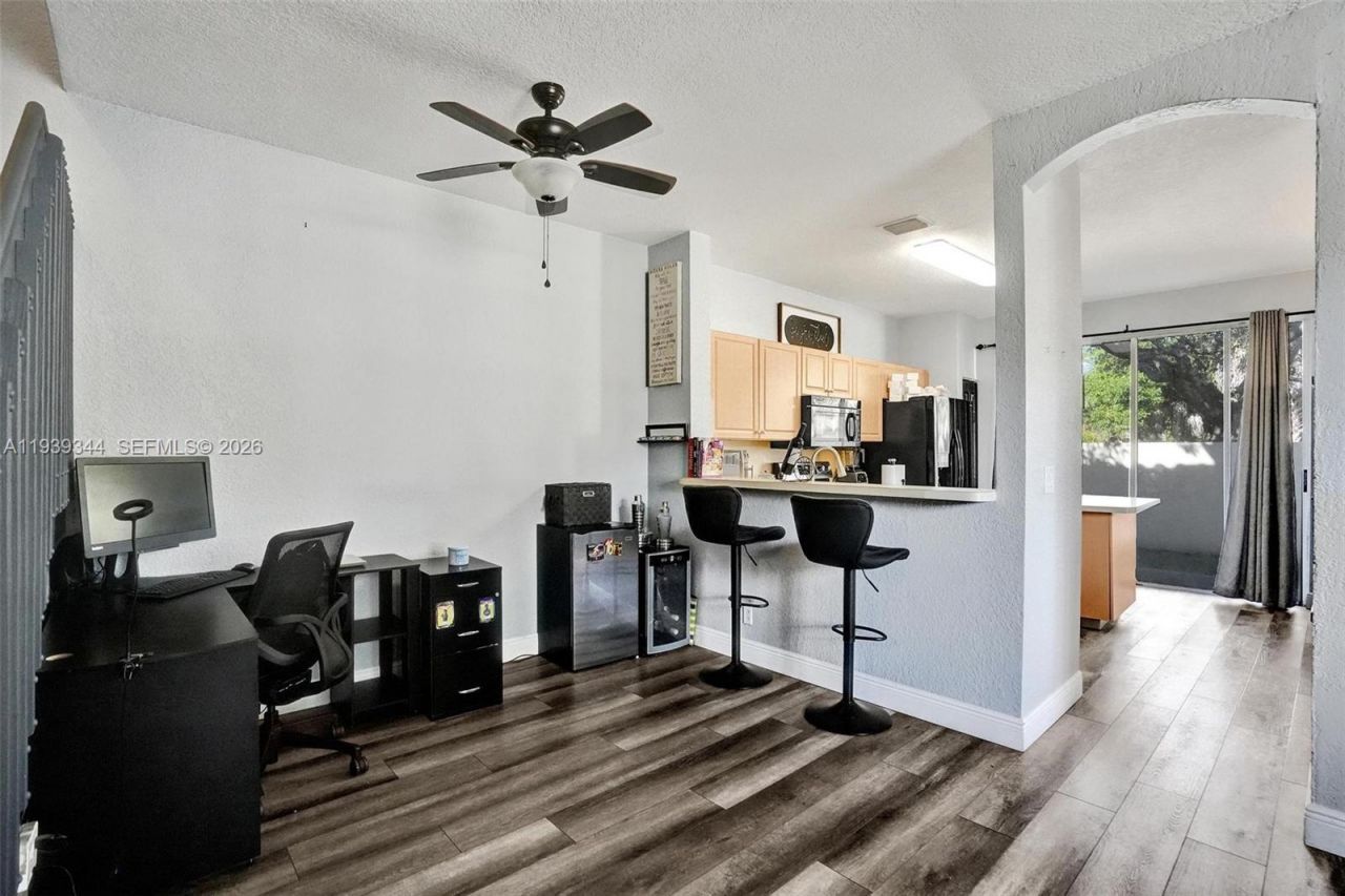 9175 NW 40th Pl, Sunrise, FL 33351 Photo