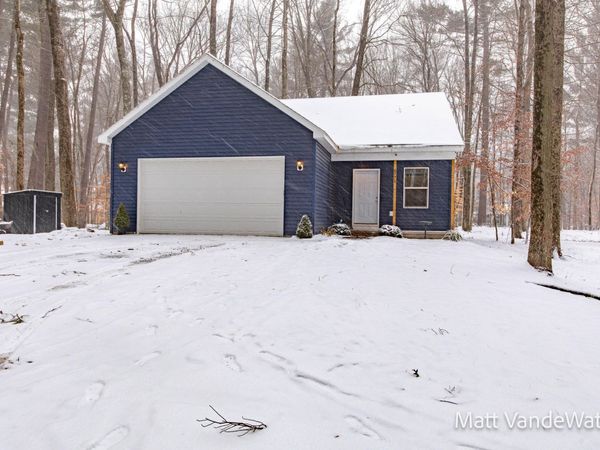 6771 E Four Seasons Drive, Newaygo, MI 49337