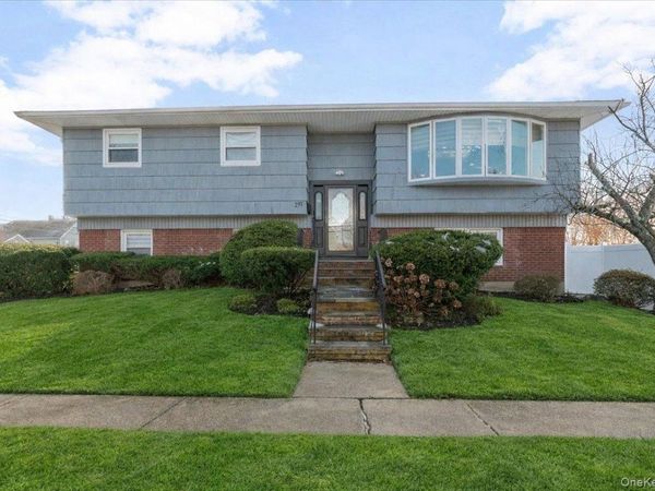 219 Pearsall Place, Woodmere, NY 11598