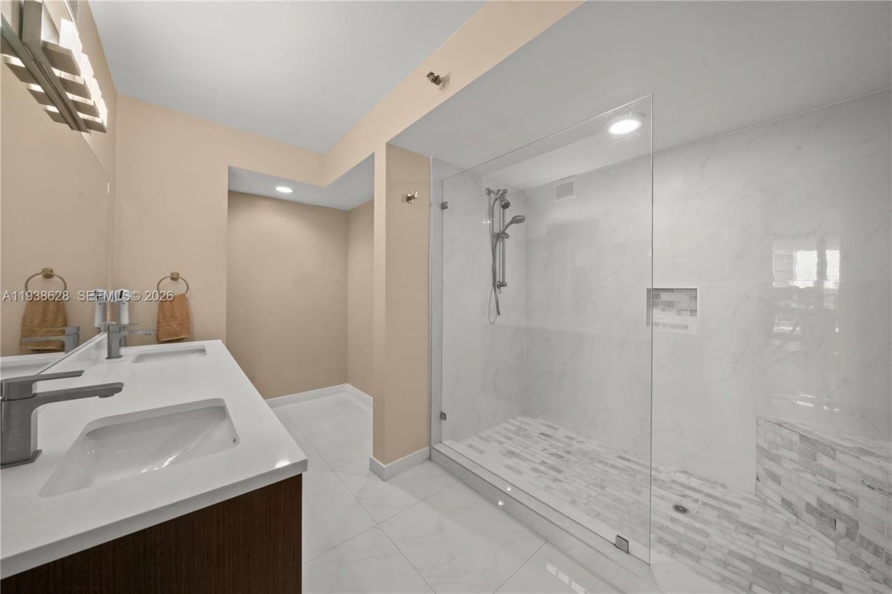2843 S Bayshore Dr, Unit 6B, Miami, FL 33133 Photo