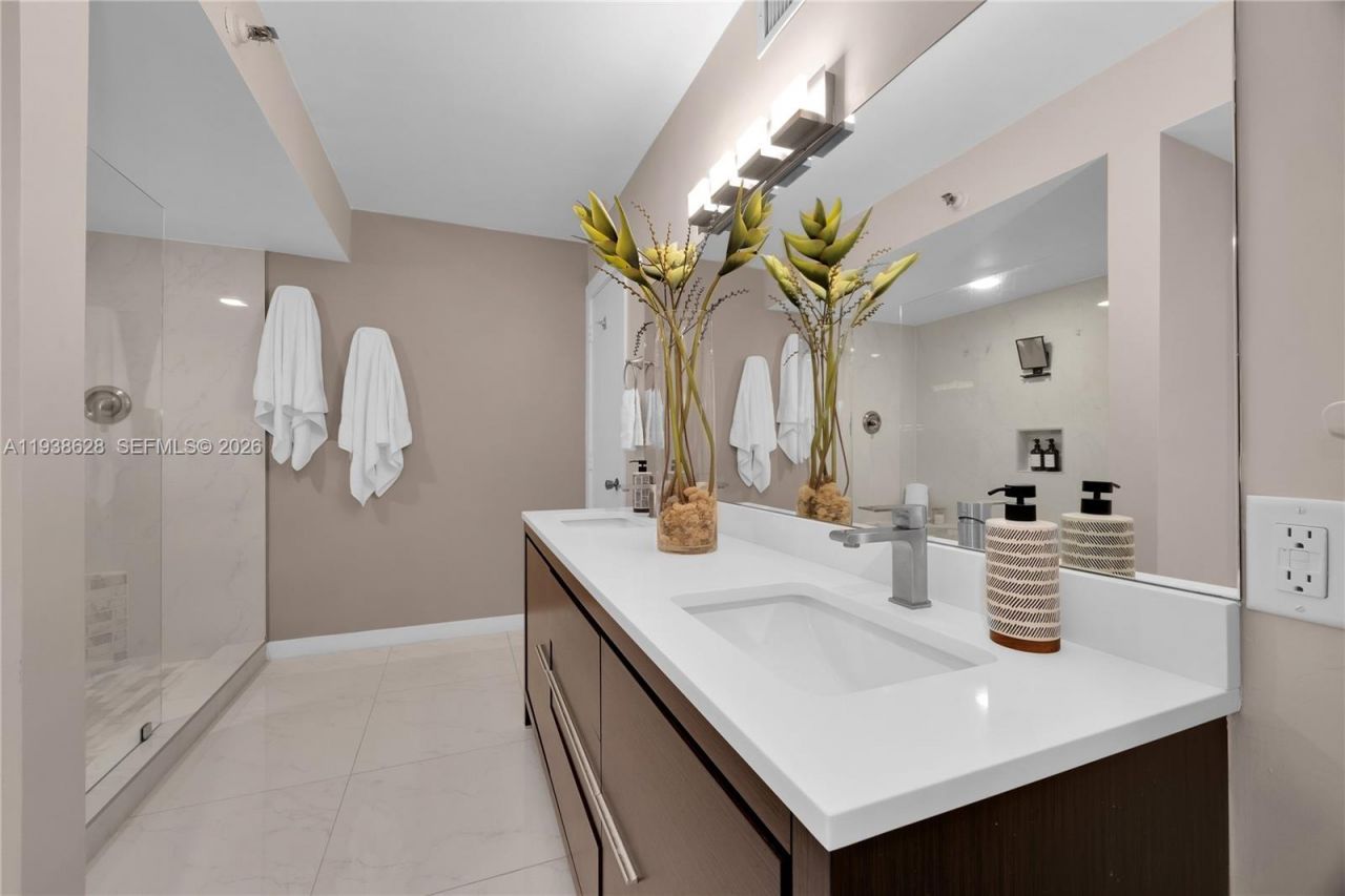 2843 S Bayshore Dr, Unit 6B, Miami, FL 33133 Photo