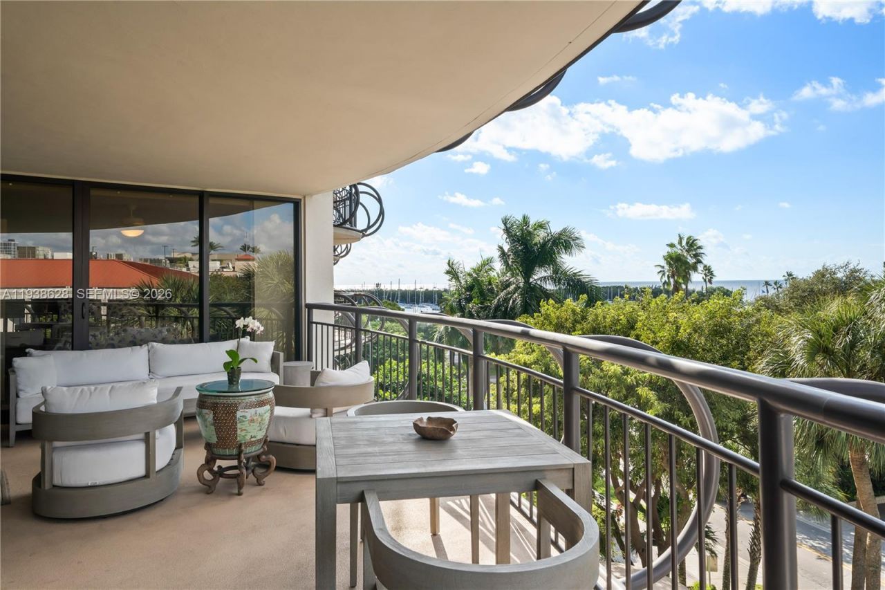 2843 S Bayshore Dr , Unit 6B, Miami, FL 33133 Photo