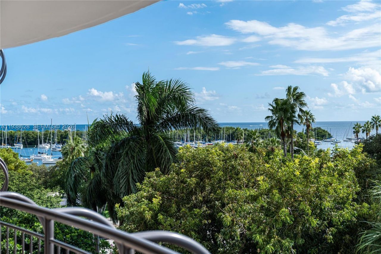 2843 S Bayshore Dr , Unit 6B, Miami, FL 33133 Photo