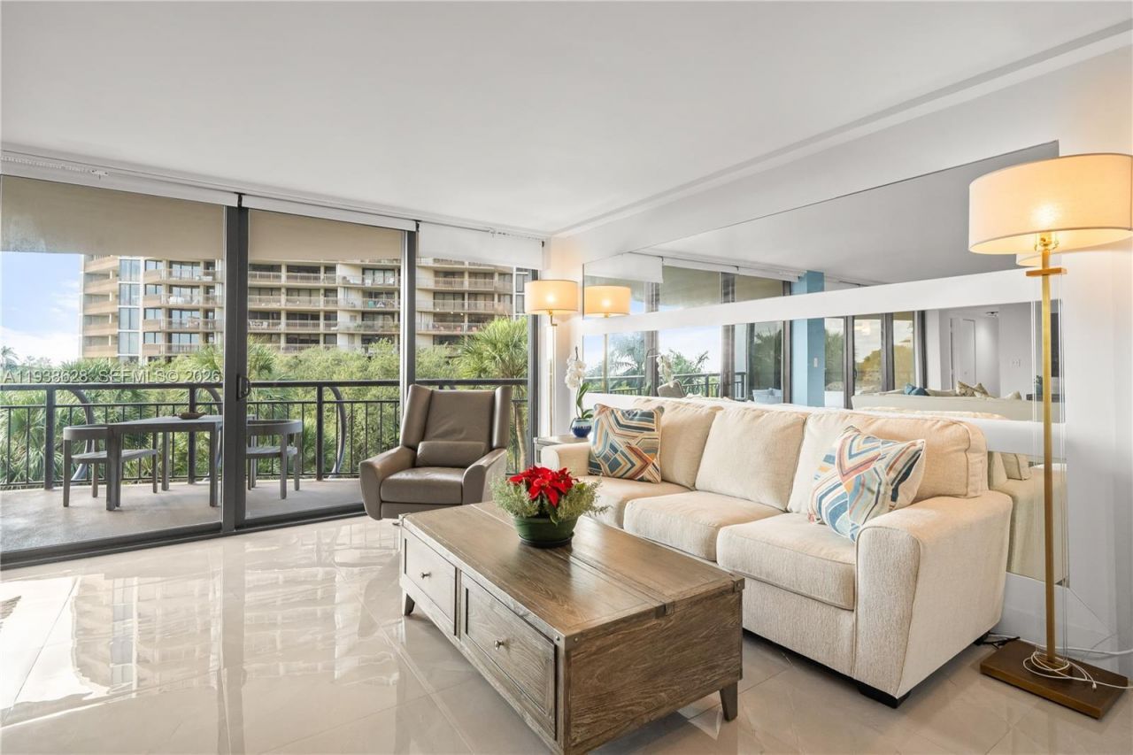 2843 S Bayshore Dr , Unit 6B, Miami, FL 33133 Photo