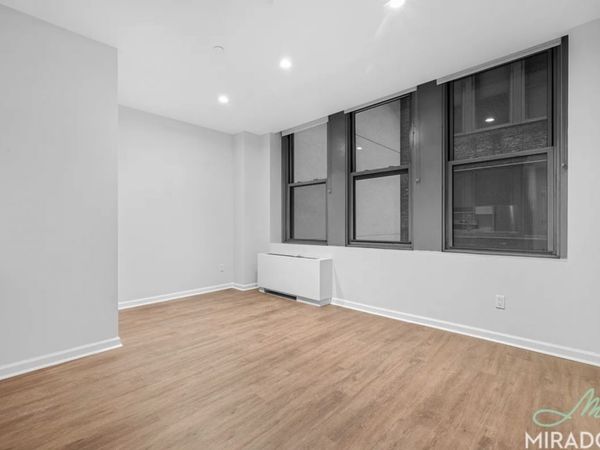 15 Park Row, Unit 6F1, Manhattan, NY 10038