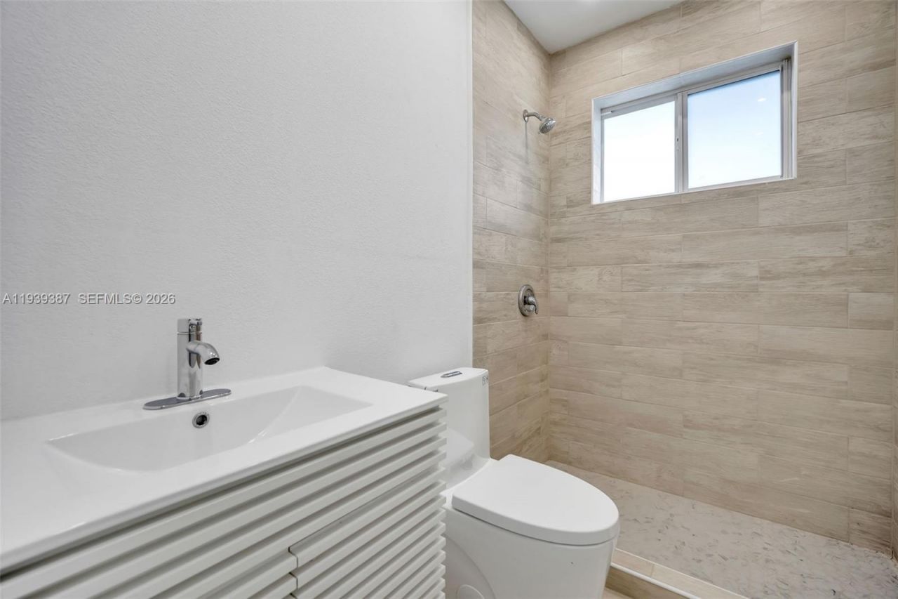 1401 NE 152nd St, North Miami Beach, FL 33162 Photo