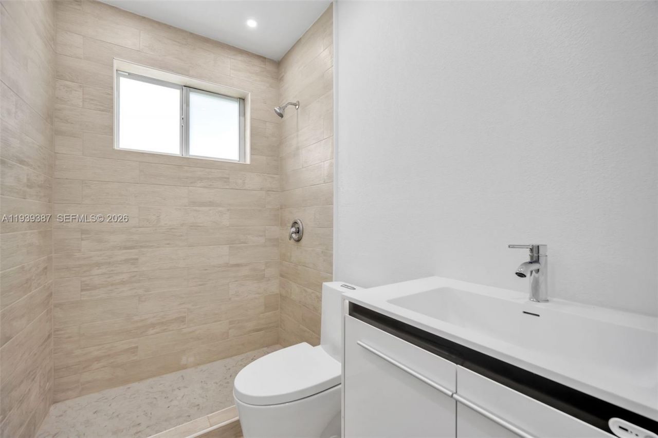 1401 NE 152nd St, North Miami Beach, FL 33162 Photo