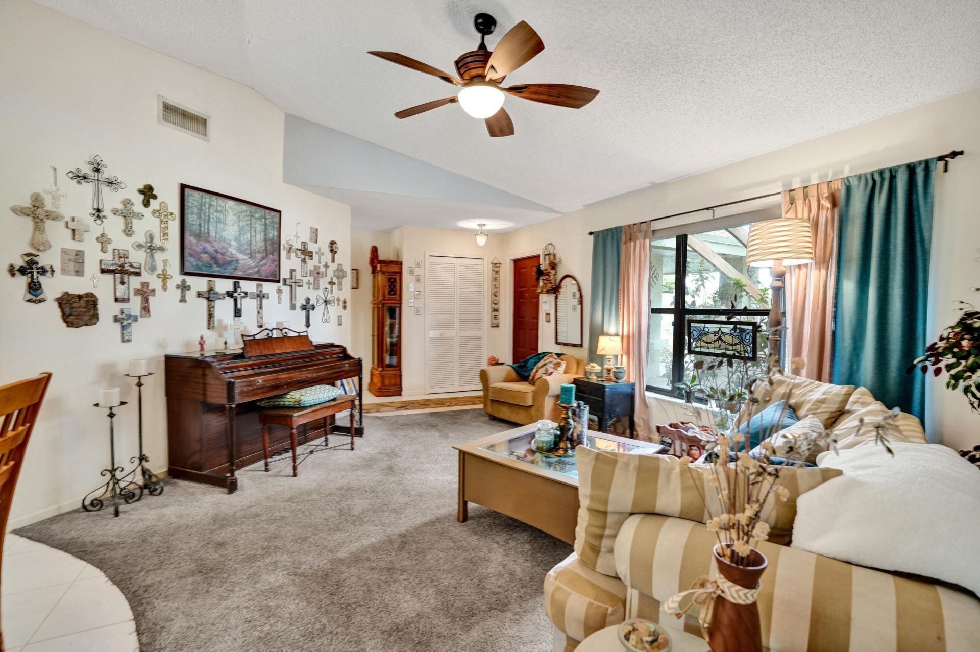 194 Parkwood Drive, Royal Palm Beach, FL 33411 Photo