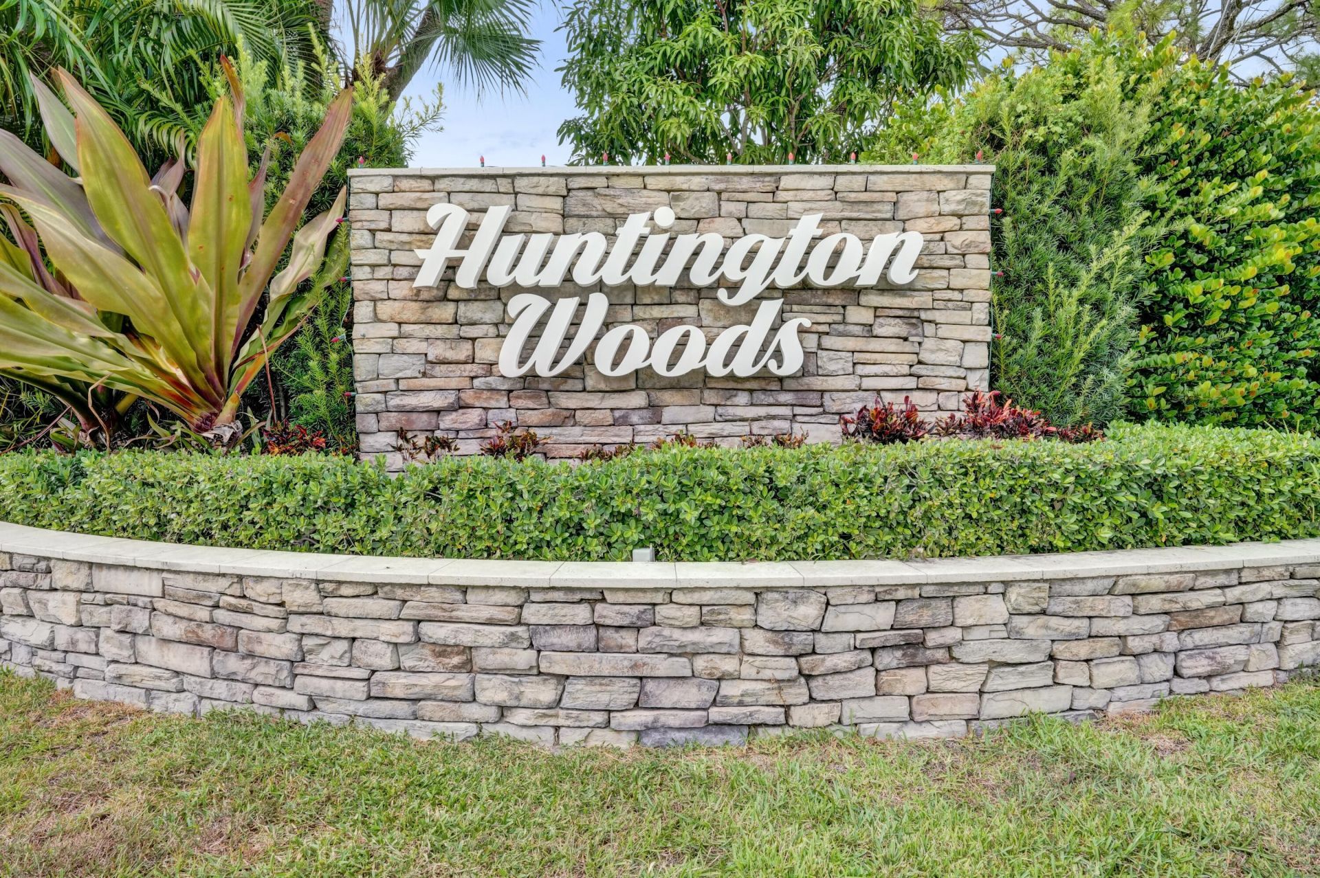 194 Parkwood Drive, Royal Palm Beach, FL 33411 Photo