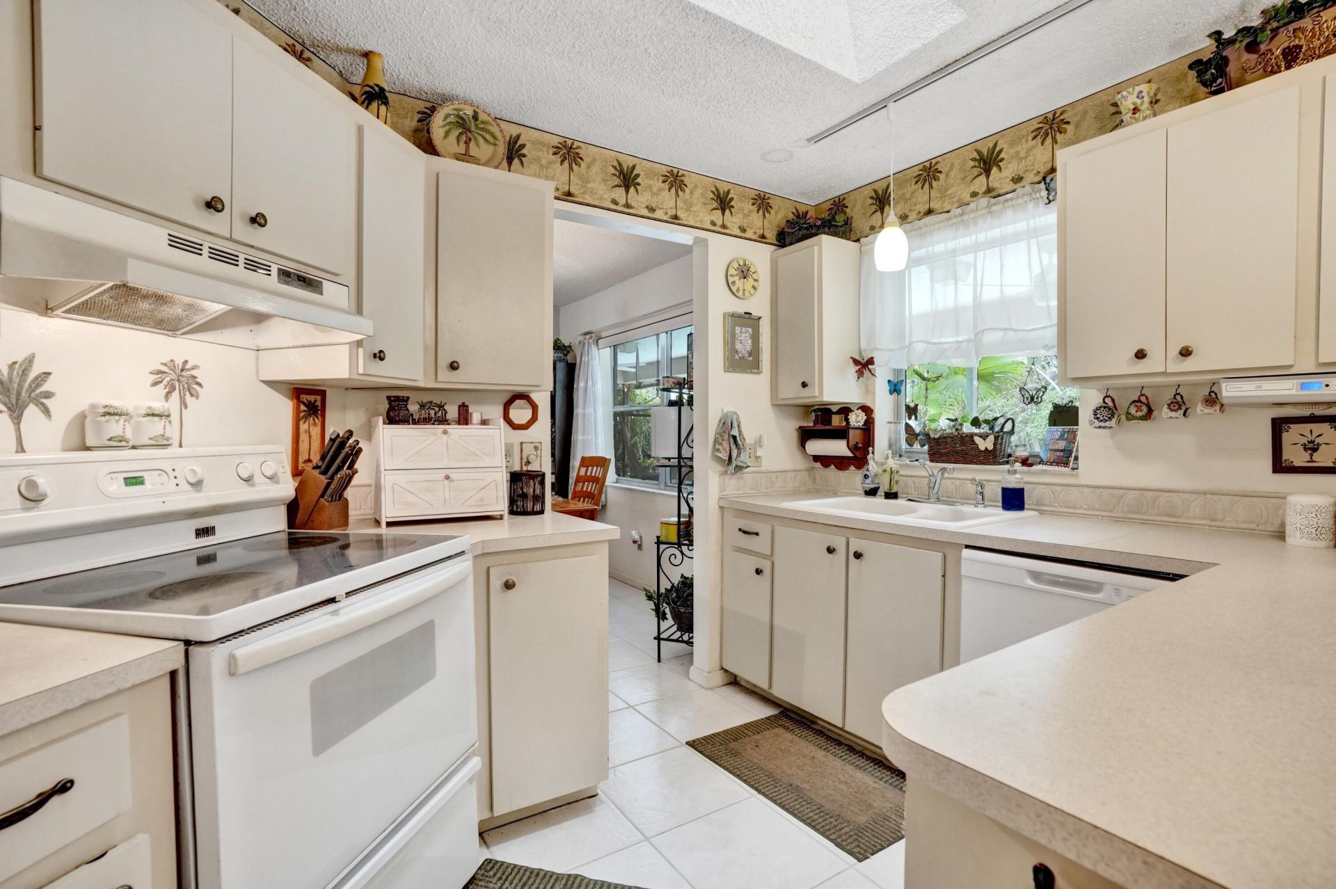 194 Parkwood Drive, Royal Palm Beach, FL 33411 Photo