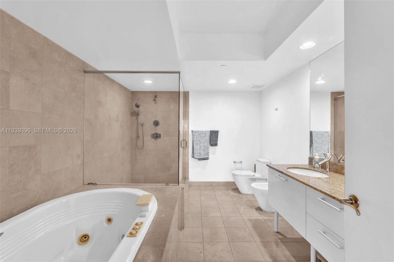 17201 Collins Ave, Unit 1107, Sunny Isles Beach, FL 33160 Photo