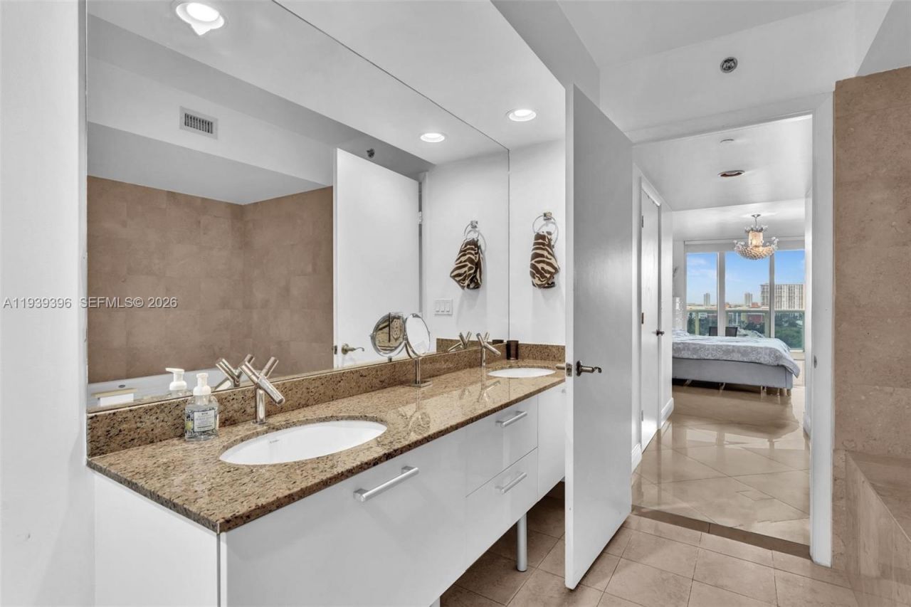 17201 Collins Ave, Unit 1107, Sunny Isles Beach, FL 33160 Photo