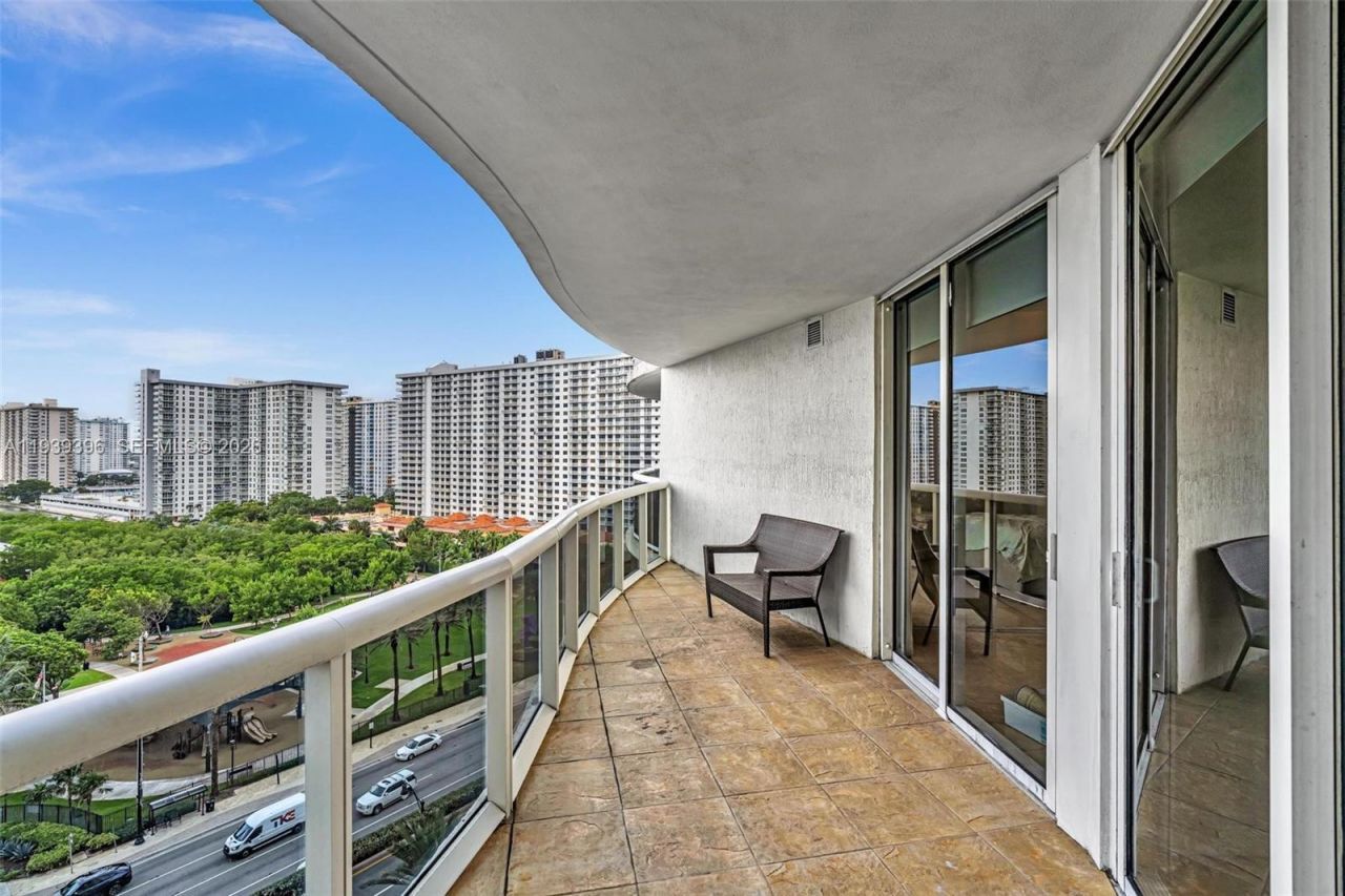 17201 Collins Ave, Unit 1107, Sunny Isles Beach, FL 33160 Photo
