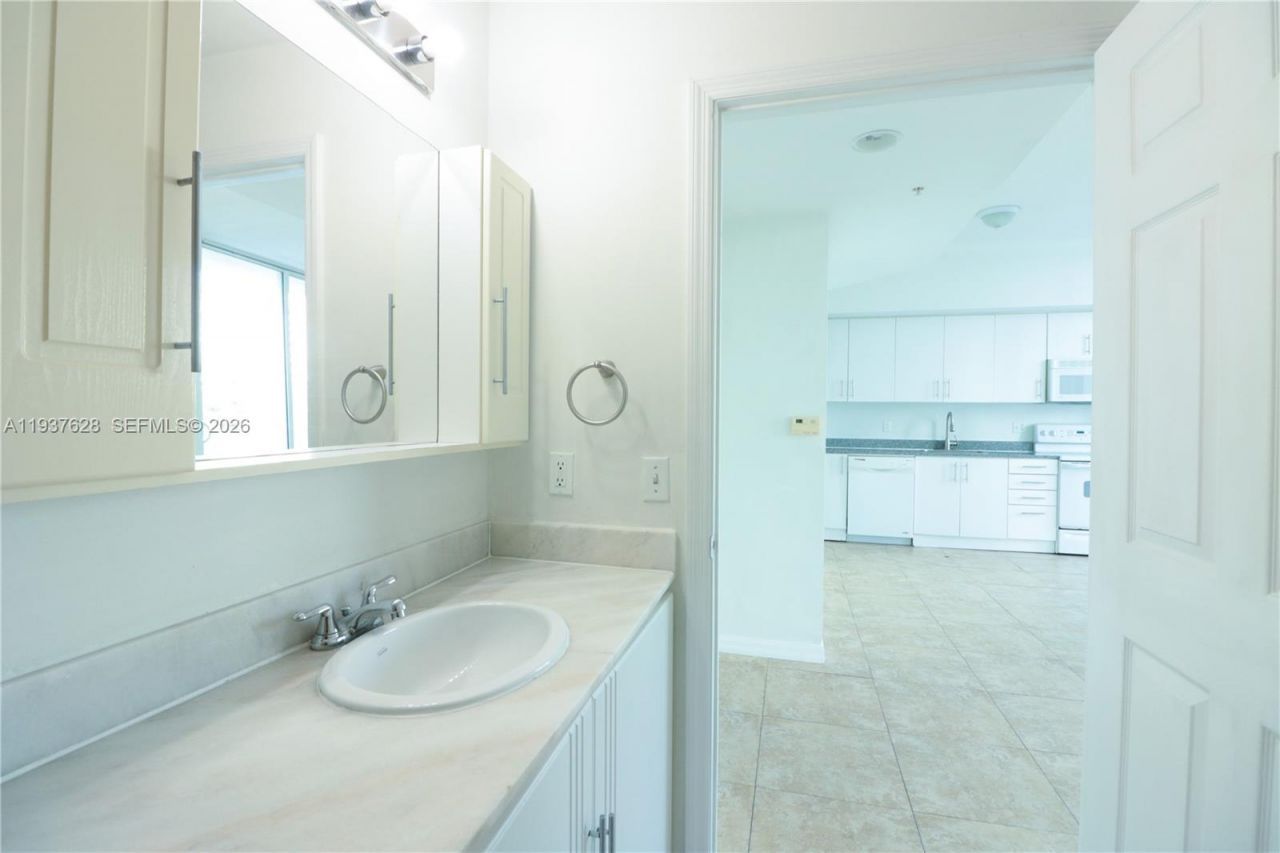 275 NE 18th St, Unit 410, Miami, FL 33132 Photo