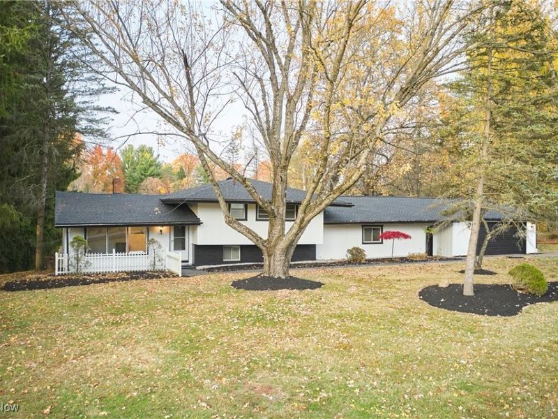 17759 S Meadowpark Drive, Walton Hills, OH 44146 Photo 1