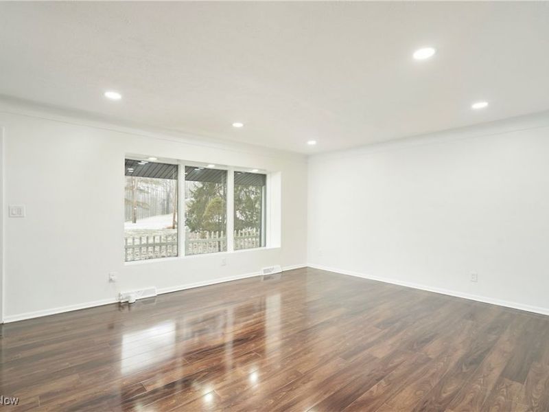 17759 S Meadowpark Drive, Walton Hills, OH 44146 Photo 4