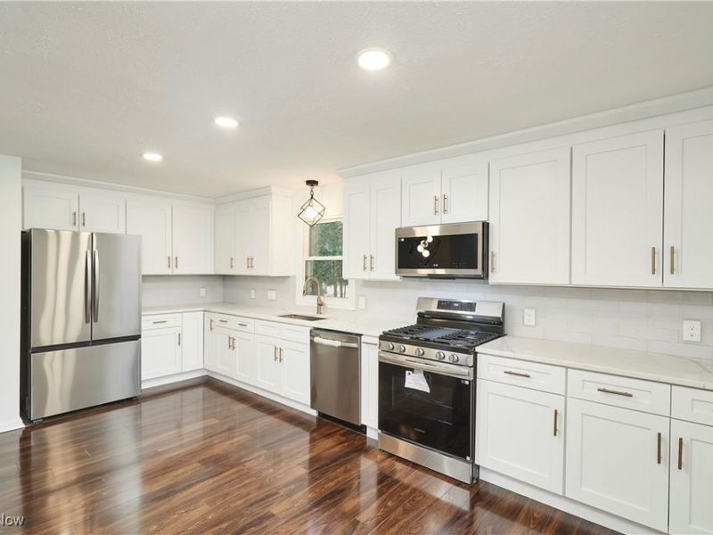 17759 S Meadowpark Drive, Walton Hills, OH 44146 Photo 8