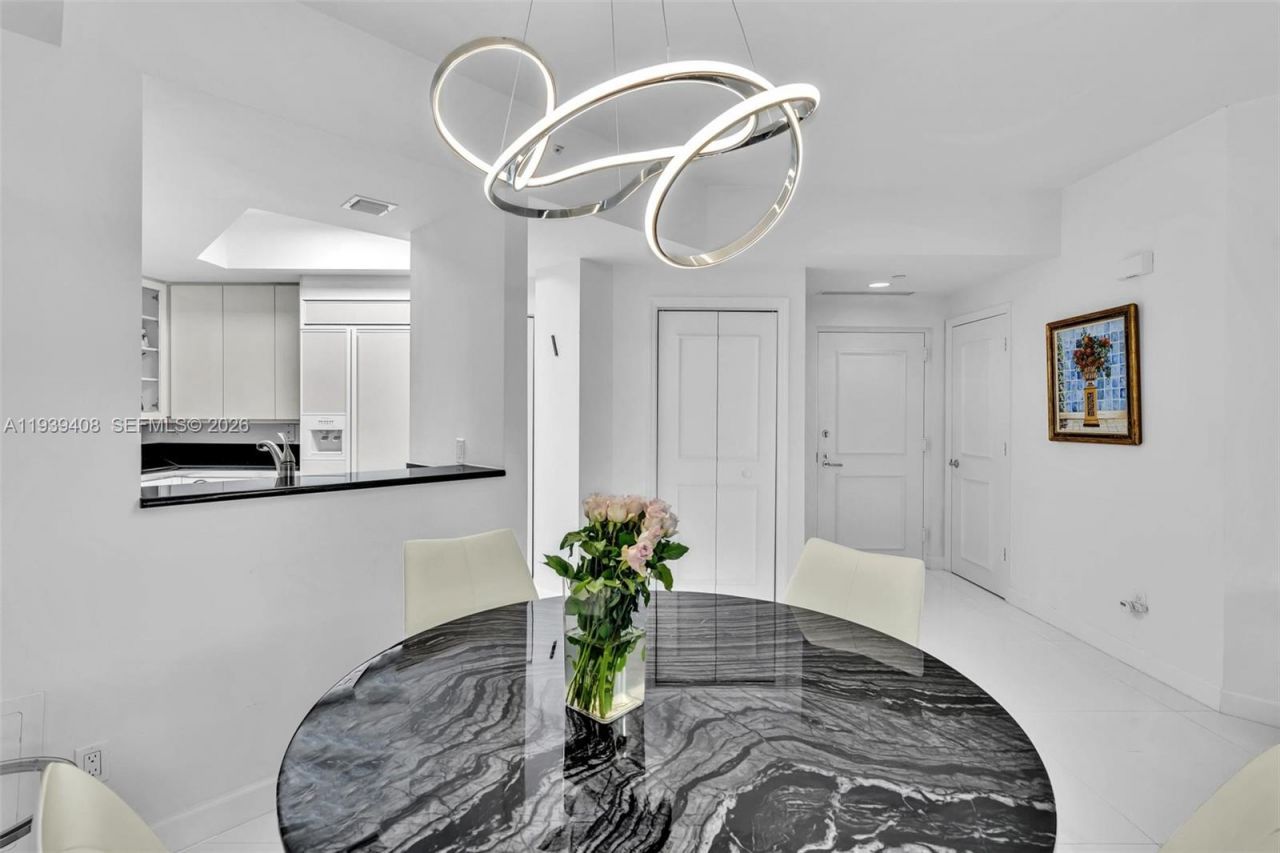 21050 Point Pl, Unit 302, Aventura, FL 33180 Photo