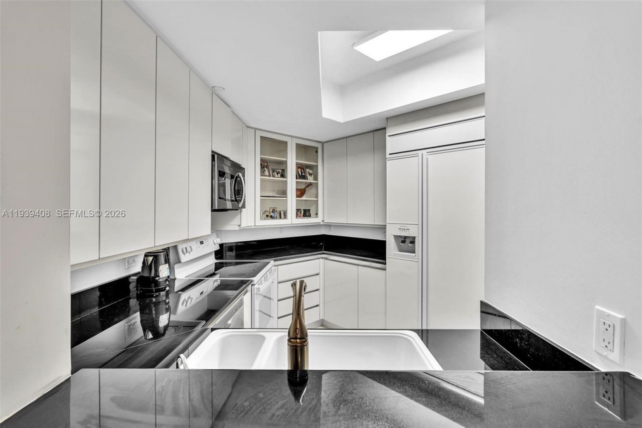 21050 Point Pl, Unit 302, Aventura, FL 33180 Photo