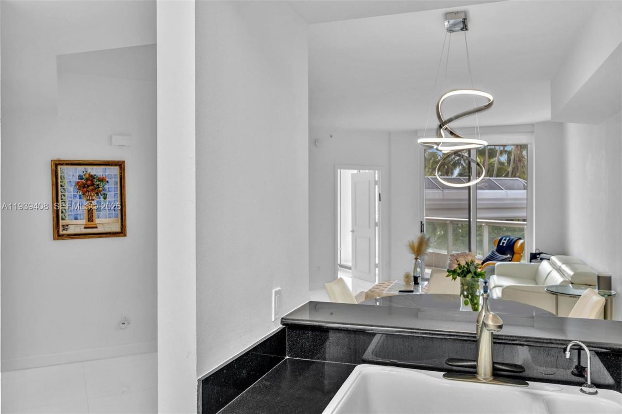 21050 Point Pl, Unit 302, Aventura, FL 33180 Photo