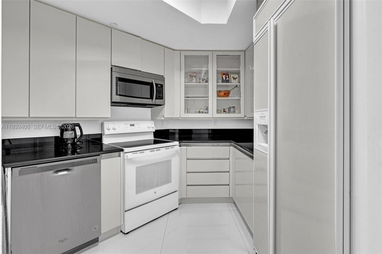 21050 Point Pl, Unit 302, Aventura, FL 33180 Photo