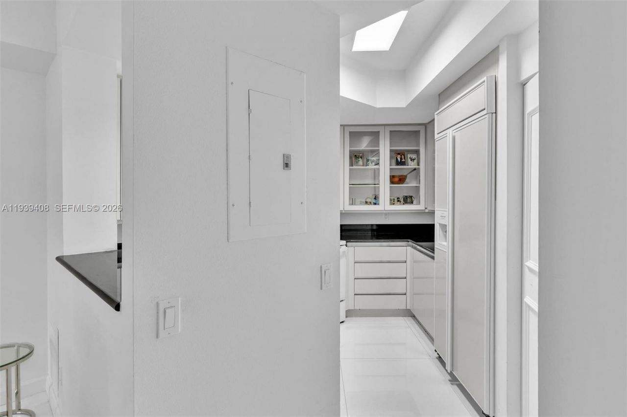 21050 Point Pl, Unit 302, Aventura, FL 33180 Photo