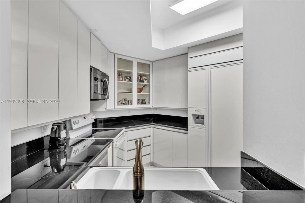 21050 Point Pl, Unit 302, Aventura, FL 33180 Photo