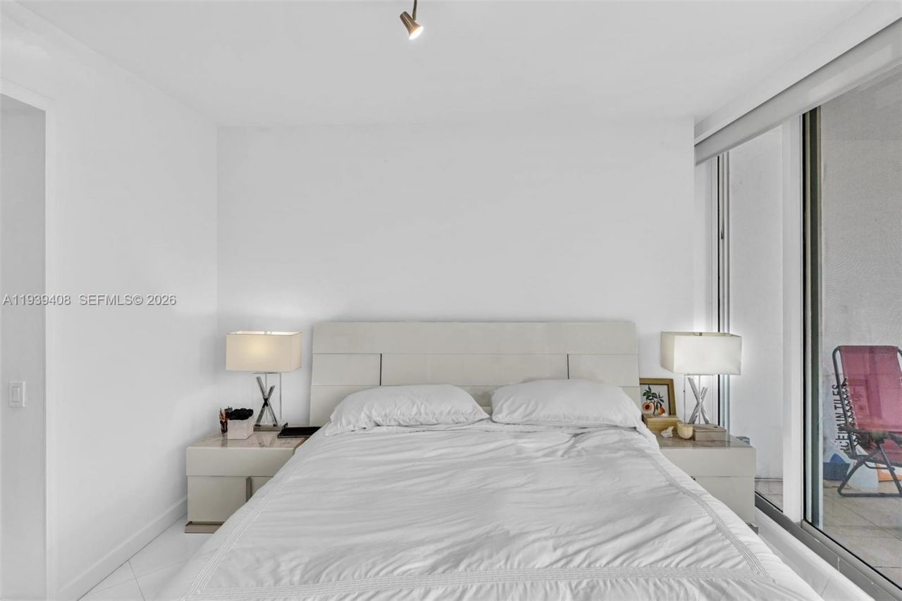 21050 Point Pl, Unit 302, Aventura, FL 33180 Photo