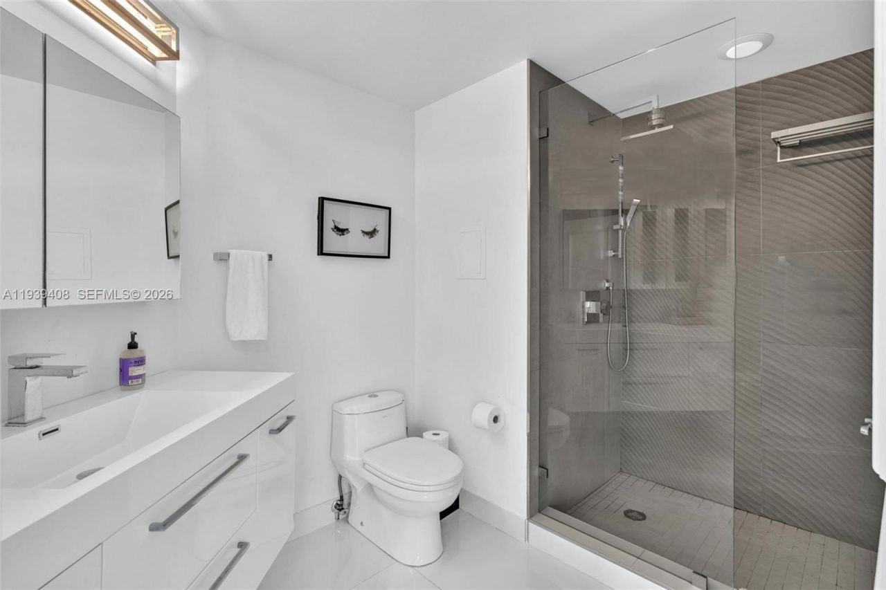 21050 Point Pl, Unit 302, Aventura, FL 33180 Photo