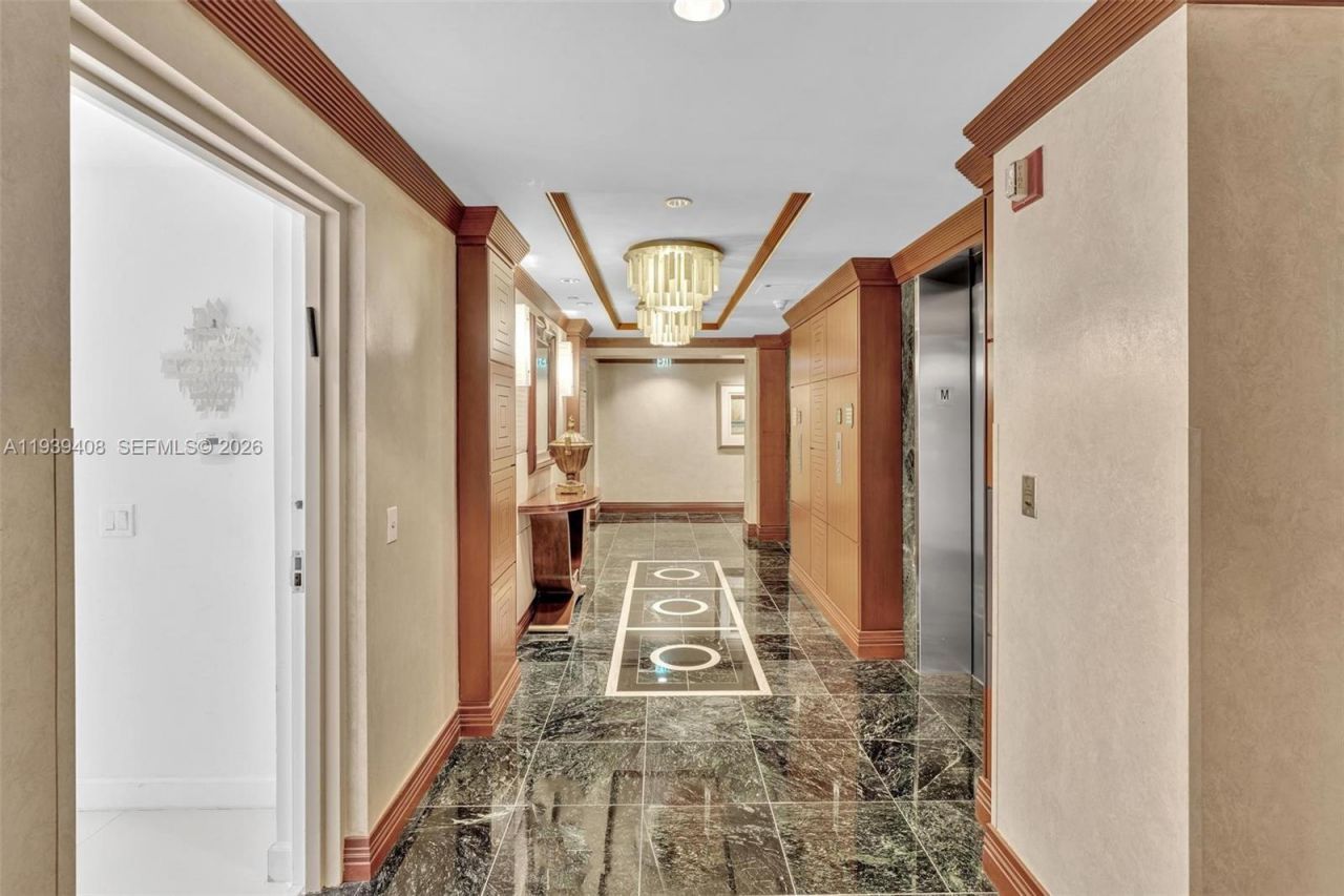 21050 Point Pl, Unit 302, Aventura, FL 33180 Photo