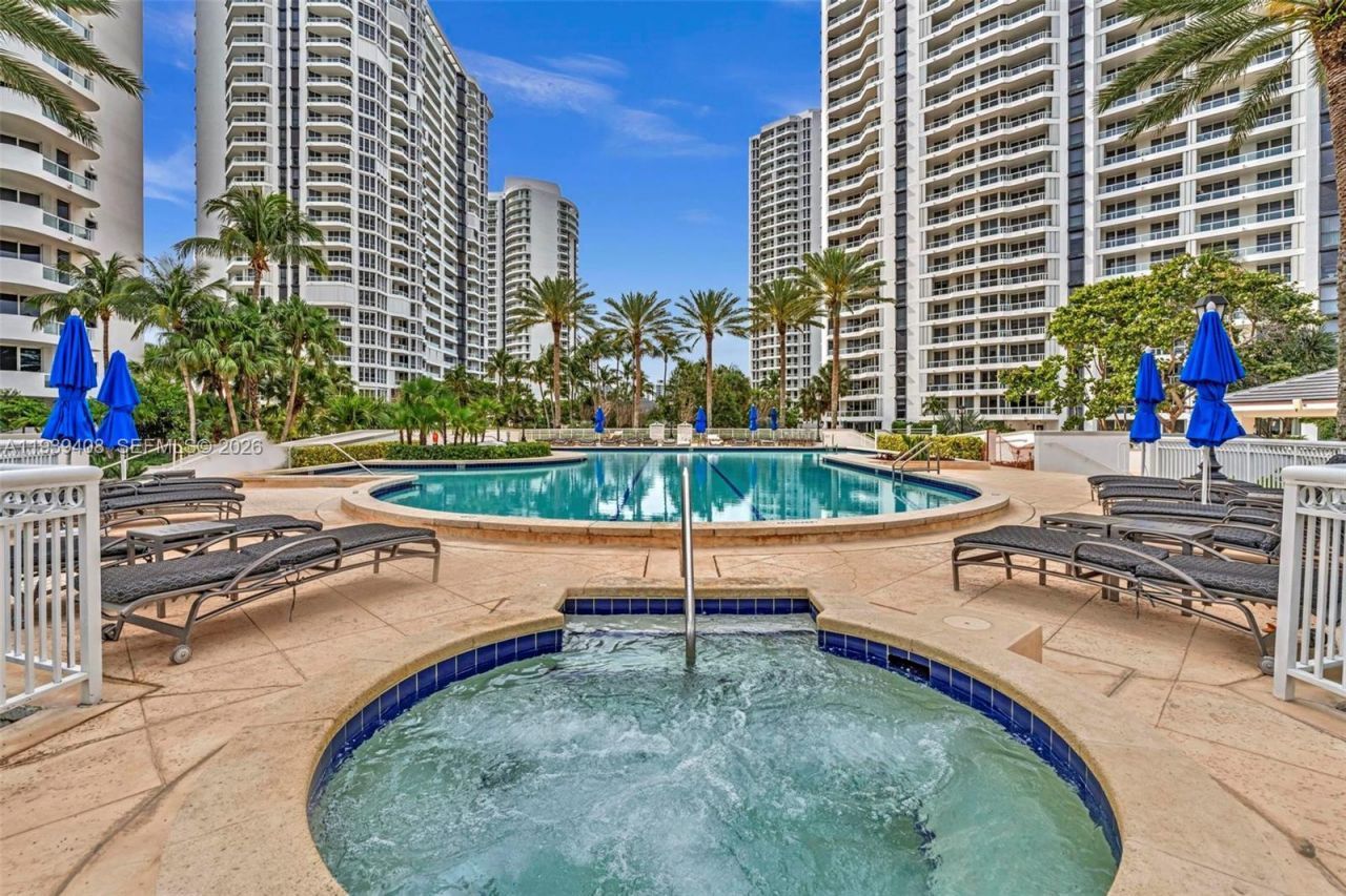 21050 Point Pl, Unit 302, Aventura, FL 33180 Photo