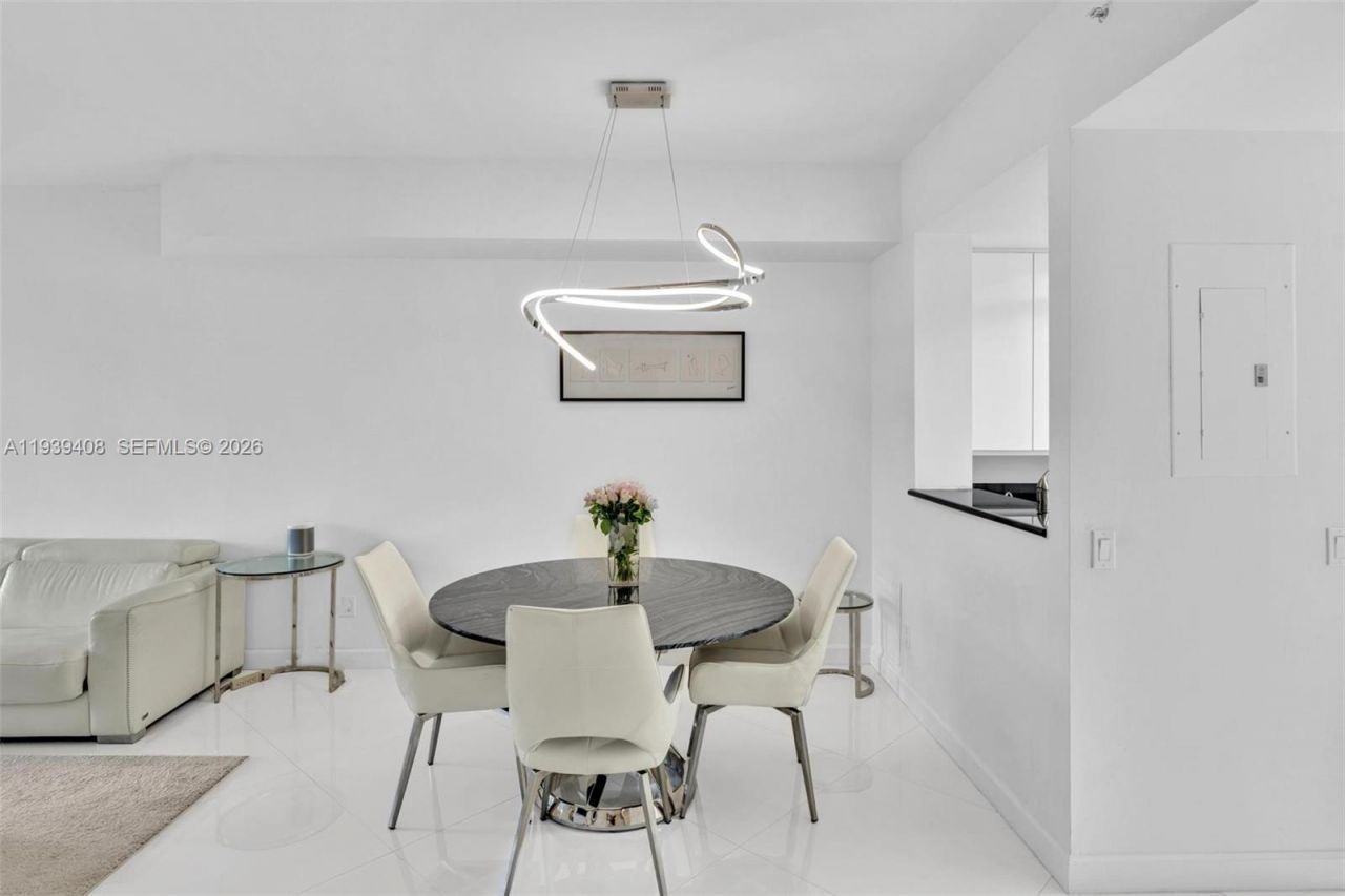 21050 Point Pl, Unit 302, Aventura, FL 33180 Photo