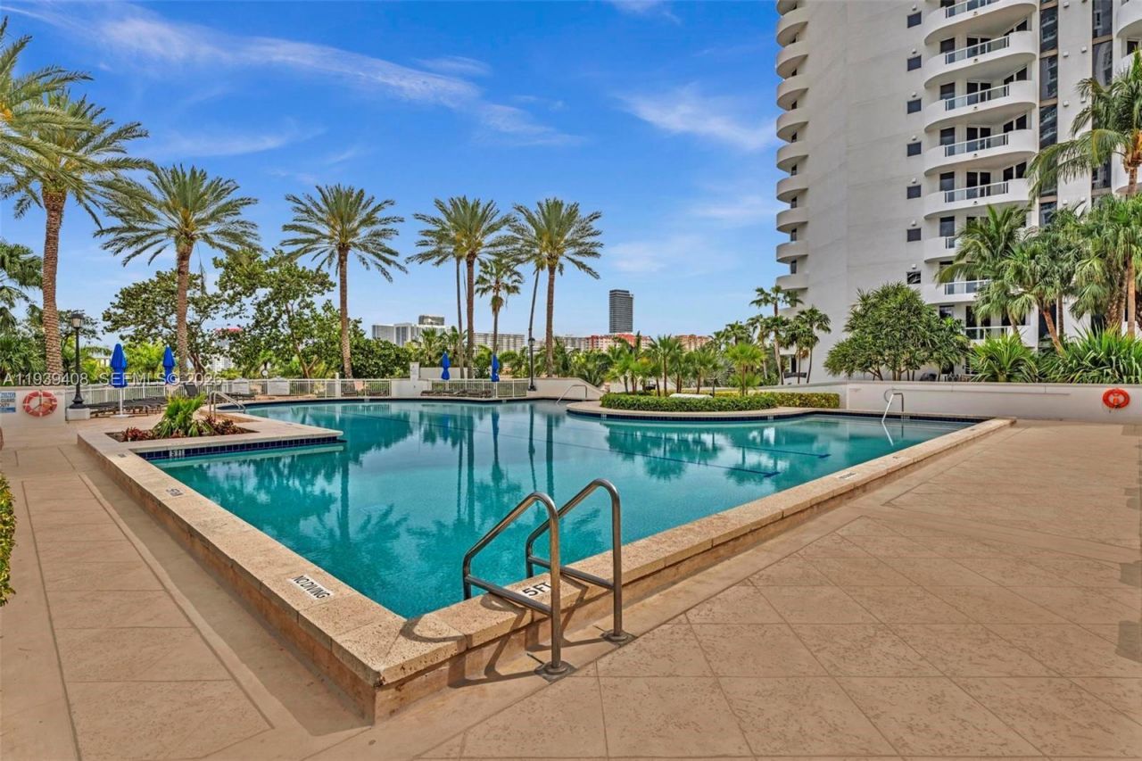 21050 Point Pl, Unit 302, Aventura, FL 33180 Photo