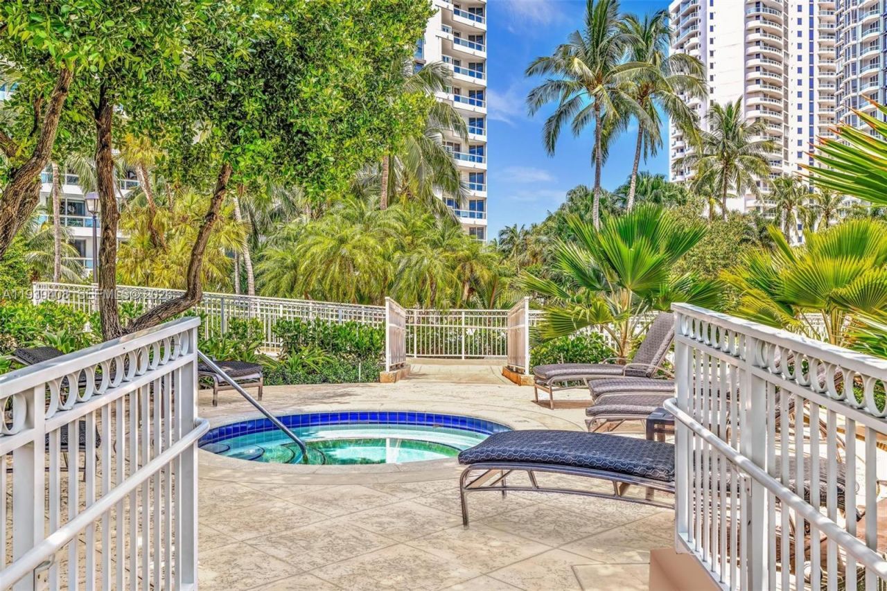 21050 Point Pl, Unit 302, Aventura, FL 33180 Photo