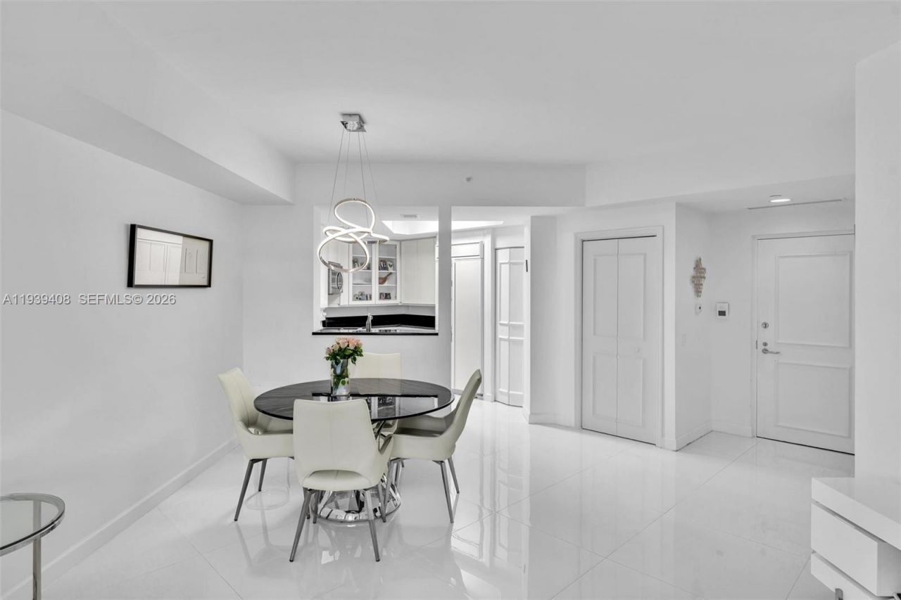 21050 Point Pl, Unit 302, Aventura, FL 33180 Photo
